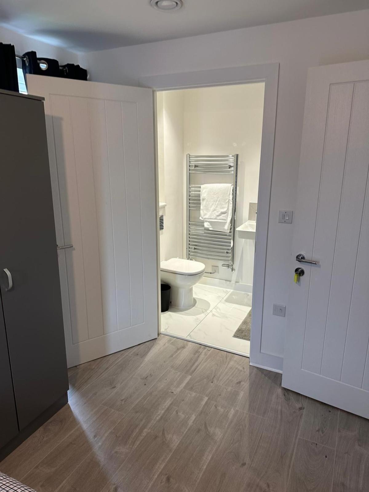 Lush King Ensuite In A Shared Home Manchester Exterior photo