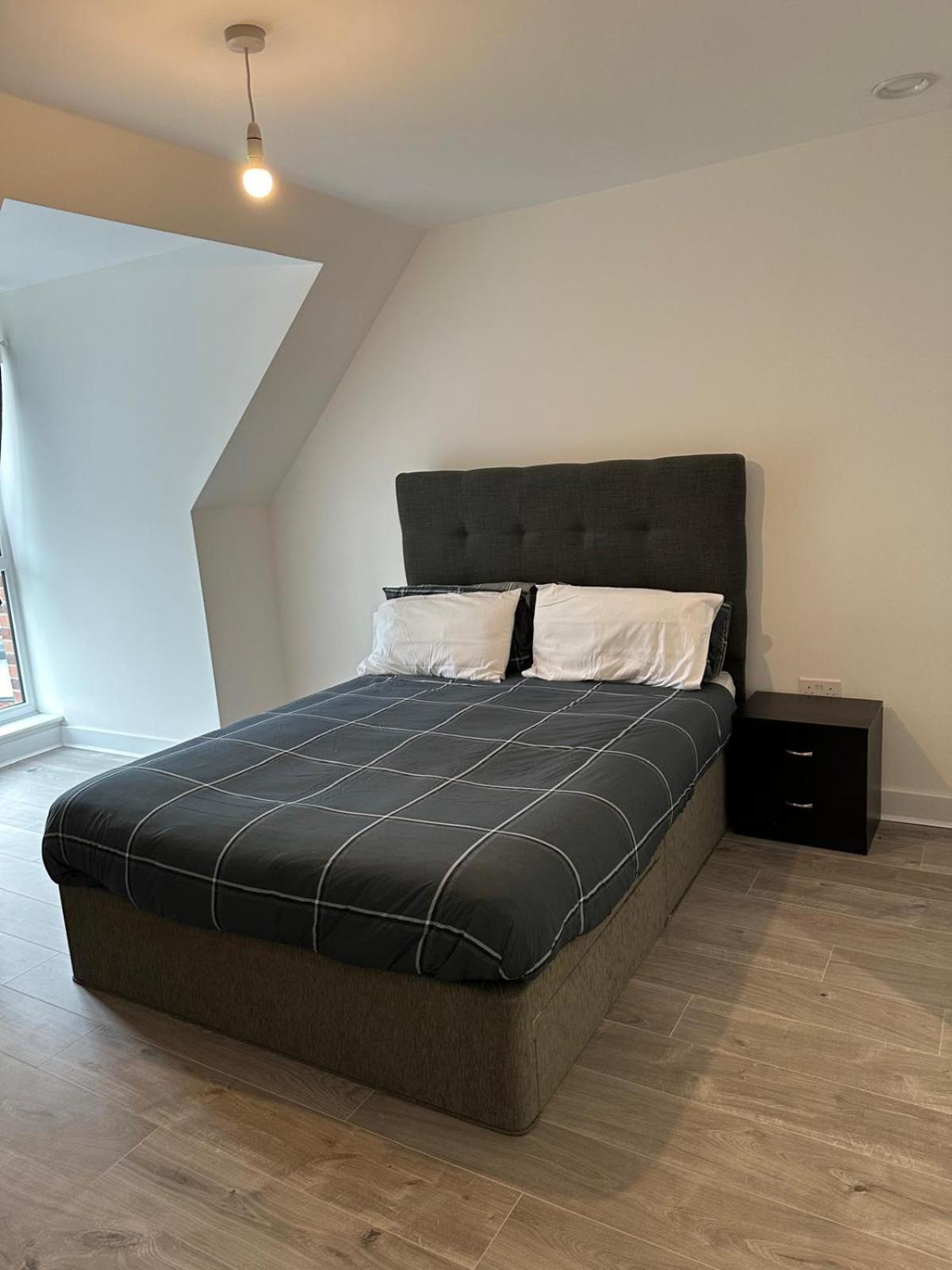 Lush King Ensuite In A Shared Home Manchester Exterior photo